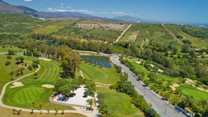 Golf Valley to Puerto Banús: Distances, Neighbourhoods and Daily Life